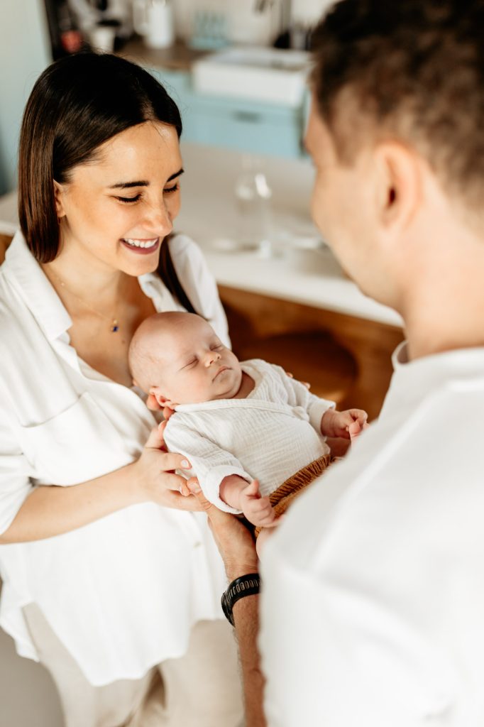Fotograf Kraków sesja w studiu - naturalne zdjęcia noworodka